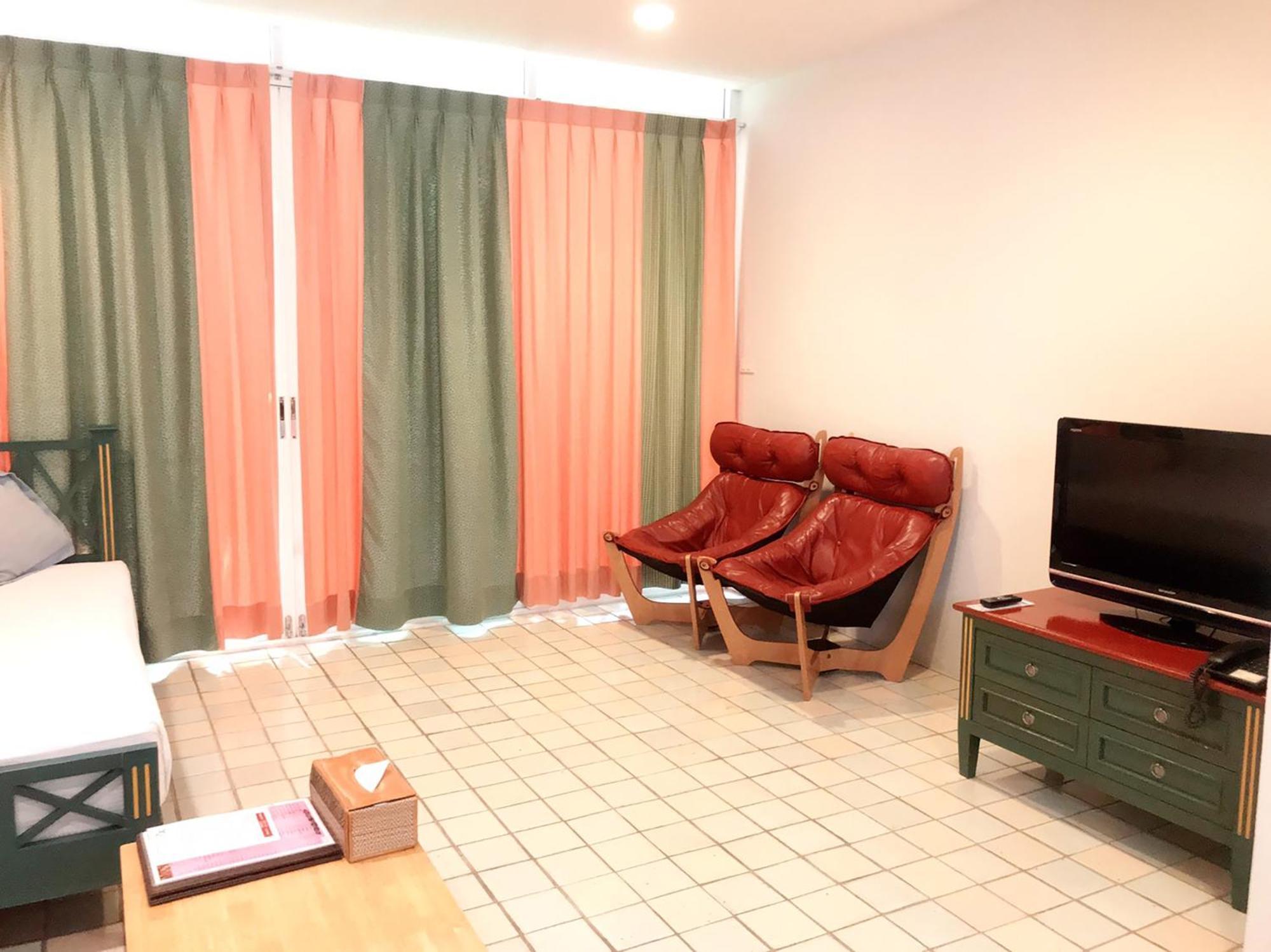 Chom View Hotel, HHQ Room photo