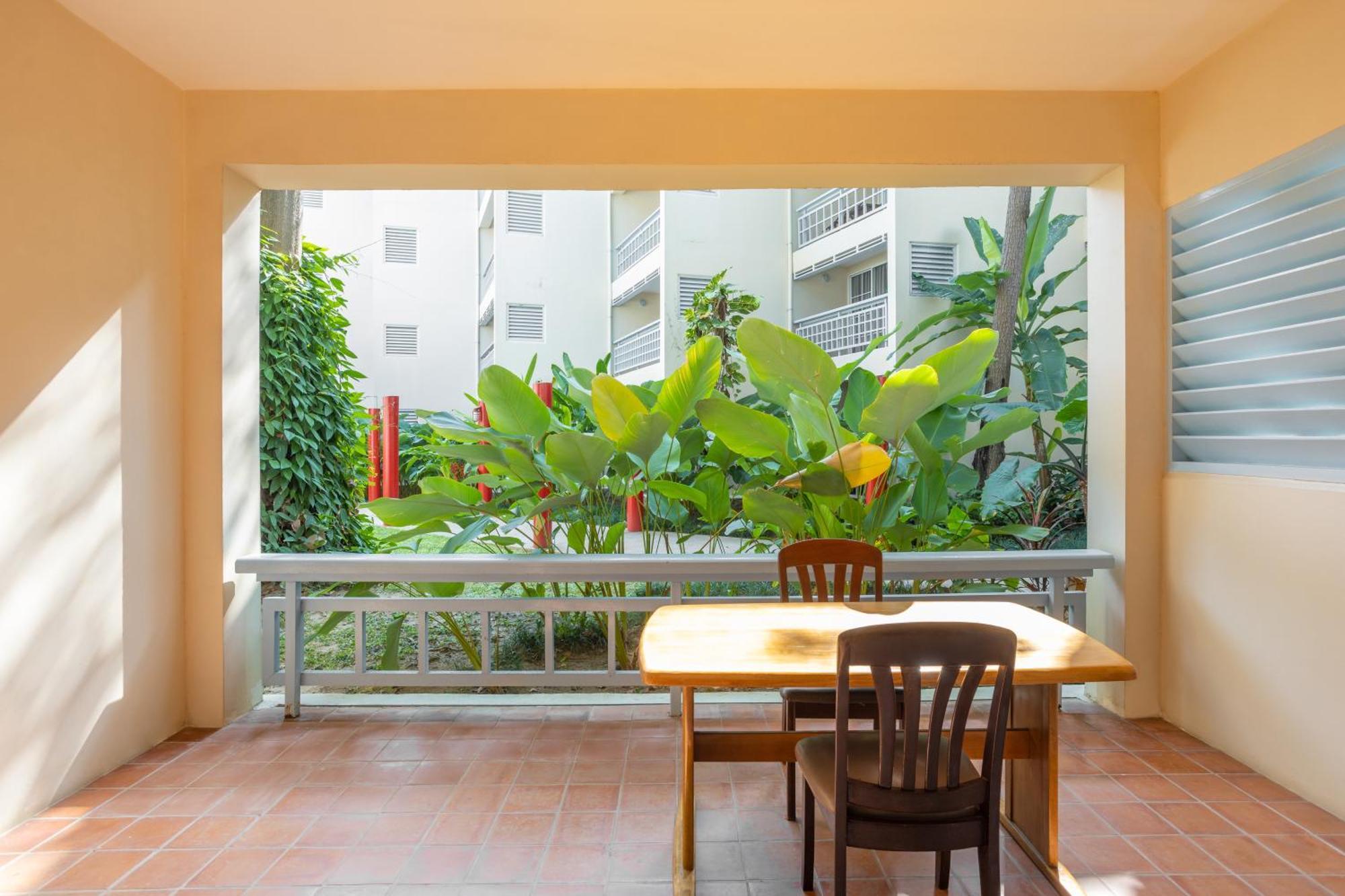 Chom View Hotel, HHQ Room photo